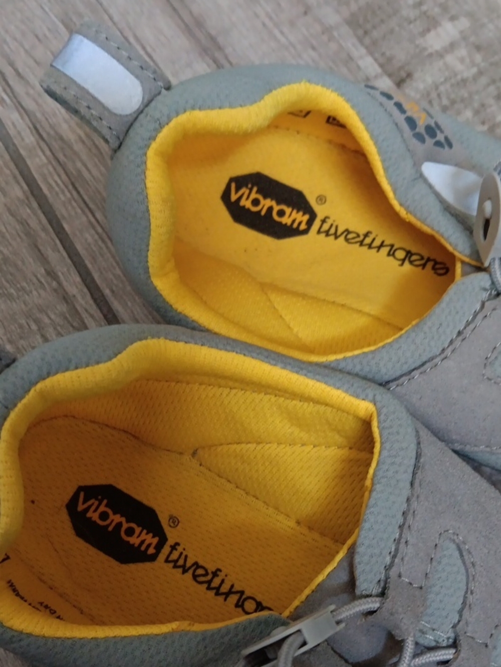 VIBRAM FIVE FINGERS ...SIZE 39 - Picture 2 of 6